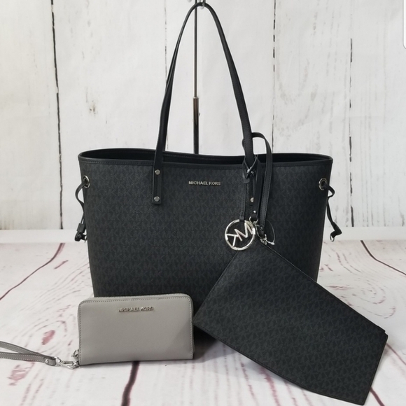 MICHAEL Michael Kors Handbags - MICHAEL KORS Jet Set Travel Tote Bundle